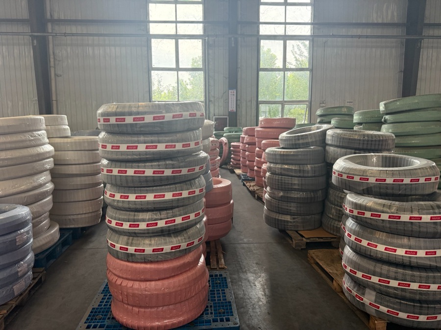 Mangueras y correas industriales Solflex en almacén
